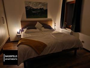 Postel nebo postele na pokoji v ubytování Haus Anja NASSFELD APARTMENTS