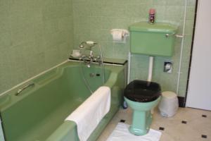 A bathroom at Shrublands Farm 