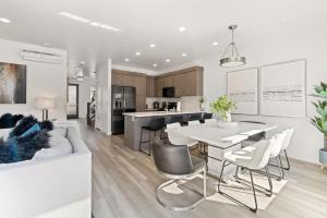 Nhà bếp/bếp nhỏ tại Family Fun #13 townhouse