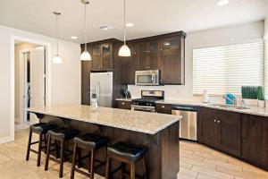 Η κουζίνα ή μικρή κουζίνα στο Four-Bedroom House +49 φωτογραφίες