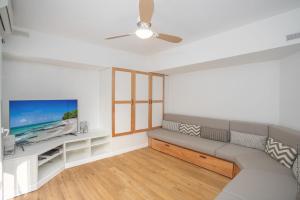 Μια τηλεόραση ή/και κέντρο ψυχαγωγίας στο Villas Manzelle - Luxury villas on the beach