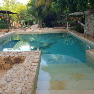 The swimming pool at or close to Finca Oz