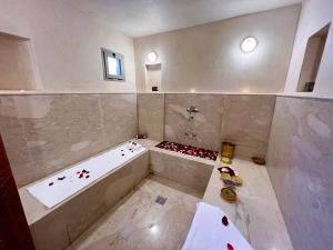 Koupelna v ubytování Riad villa saphir & SPA