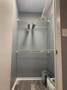 Φωτογραφία από το άλμπουμ του 5145 Porsche Newly Remodeled 2 BDRM Ranch Attached Home σε Rockdale