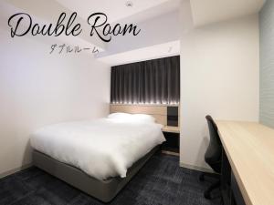A bed or beds in a room at Henn na Hotel Premier Nagoya Fushimiekimae