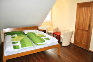 Posteľ alebo postele v izbe v ubytovaní Hotel Na Velké hospodě