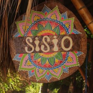 a sign with the word sisu written on it at Sisio Hostal in Palomino