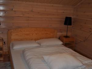 En eller flere senge i et værelse på Chalet spacieux 5 chambres proche des remontées à Châtel - FR-1-693-2