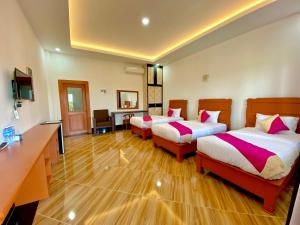 Postel nebo postele na pokoji v ubytování Nakasang Paradise Hotel