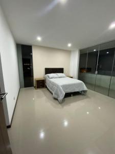 a bedroom with a bed in a room with windows at Departamento tres dormitorios in Tarija