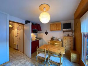 Kuchyňa alebo kuchynka v ubytovaní Studio agréable près du centre de Châtel avec Multi Pass été 2024 à 3€/jour/personne ! - FR-1-693-59 + 8 fotografií