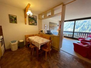 Posedenie v ubytovaní Studio spacieux près du centre de Châtel - Multi Pass à 3€/jour/personne! - FR-1-693-67