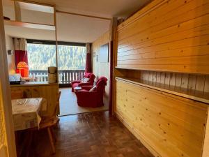 Posedenie v ubytovaní Studio spacieux près du centre de Châtel - Multi Pass à 3€/jour/personne! - FR-1-693-67