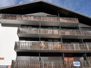 Balkon lub taras w obiekcie Studio cosy avec Multi Pass, à 100m des remontées Linga, garage et WiFi inclus, idéal ski et été - FR-1-693-82