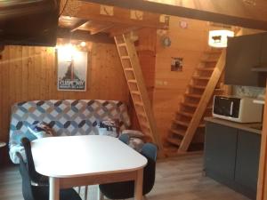 Kuchyň nebo kuchyňský kout v ubytování Studio avec balcon, animaux admis, parking - FR-1-692-52