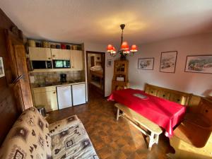 Kuchyň nebo kuchyňský kout v ubytování Appartement cosy proche pistes avec parking et animaux admis - FR-1-692-58