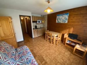 Kuchyň nebo kuchyňský kout v ubytování Studio cosy proche des pistes avec animaux admis - FR-1-692-64