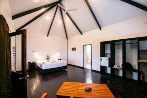 a large room with a bed and a table at Crusoe's Retreat - Family Friendly in Namanggumanggua