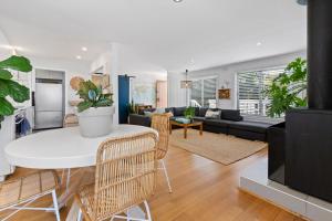 a living room with a white table and chairs at PERIWINKLE - MOUNT MARTHA in Mount Martha