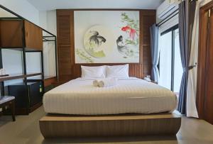 Postel nebo postele na pokoji v ubytování โรงแรมชลาลัย กระบี่ Chalalai Hotel Krabi