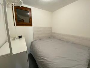 Posteľ alebo postele v izbe v ubytovaní Appartement charmant avec parking, proximité centre et télécabine - FR-1-693-93