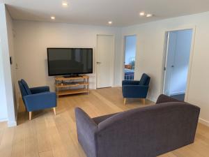 TV a/nebo společenská místnost v ubytování North Avoca - Superior Beach Flat