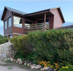 a house with a balcony on top of a hill at Amigos del viento in Chile Chico