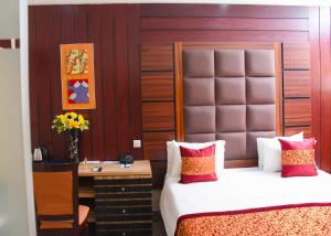 เตียงในห้องที่ Golden Tulip Garden City Hotel - Rivotel