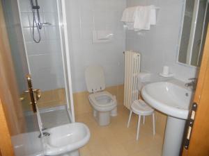 Koupelna v ubytování Albergo Generale Cantore - Monte Amiata + 33 fotografií