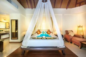 Postel nebo postele na pokoji v ubytování Chada Lanta Beach Resort - SHA Extra Plus