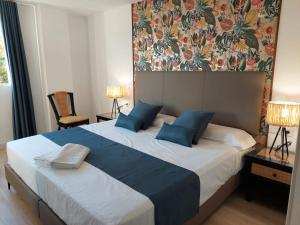 Postel nebo postele na pokoji v ubytování Hostal GARDEN ROUS