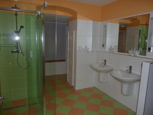 Kúpeľňa v ubytovaní Apartments and Suites Kremnica