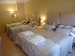 Posteľ alebo postele v izbe v ubytovaní Apartments and Suites Kremnica