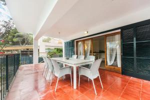 a dining room with a white table and chairs at Playa de Palma Beach House in Playa de Palma