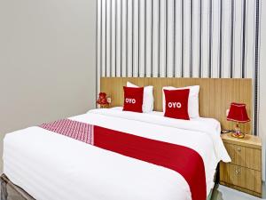 Krevet ili kreveti u jedinici u objektu OYO 91997 Edhotel Smk Models Syariah