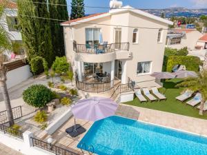 Bazén v ubytování Villa Soraya 1 by Ezoria Villas nebo v jeho okolí