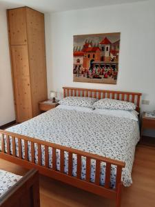 En eller flere senge i et værelse på LILLI'S HOME Appartamento confortevole vicino ad Asiago