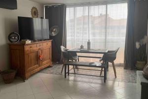 Fotografia z galérie ubytovania Appartement Vintage 90 m2 DUPLEX classé v destinácii Fréjus