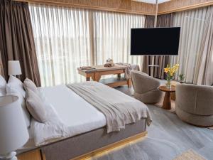 Sa'Rezya Hotel的电视和/或娱乐中心