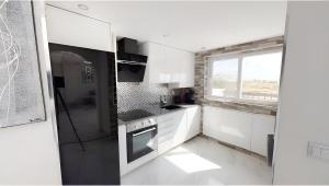 Kuchnia lub aneks kuchenny w obiekcie Luxury 2 bed Penthouse on Golf Course Murcia
