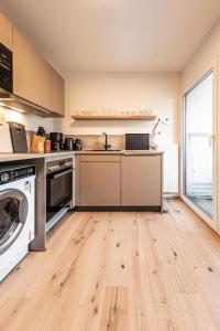 an open kitchen with a washer and dryer at Apartment Alpenblick in Ellmau