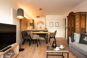 Televízia a/alebo spoločenská miestnosť v ubytovaní Apartment Alpenblick