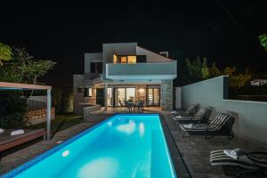Bazén v ubytovaní Villa Dana & Thalia - Private Pool alebo v jeho blízkosti
