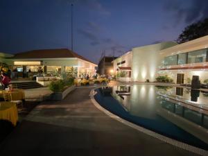 Πισίνα στο ή κοντά στο Mayur Belgaum Presidency Hotel & Spa
