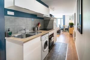 Η κουζίνα ή μικρή κουζίνα στο ONLOC - Proche Halles Appart - 2 chbres - Parking