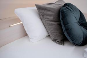 Postel nebo postele na pokoji v ubytování Reos Hotel Wangen