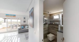 Kuchnia lub aneks kuchenny w obiekcie Luxury 2 bed Penthouse on Golf Course Murcia