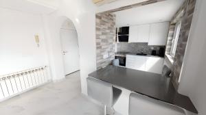 Kuchnia lub aneks kuchenny w obiekcie Luxury 2 bed Penthouse on Golf Course Murcia