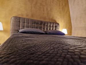 Un pat sau paturi într-o cameră la Апартамент RESORT SENSATION 1 +44 fotografii