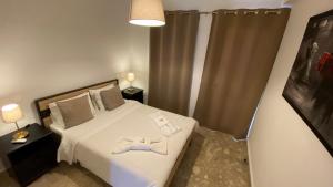 Posteľ alebo postele v izbe v ubytovaní Patras Golden Suite